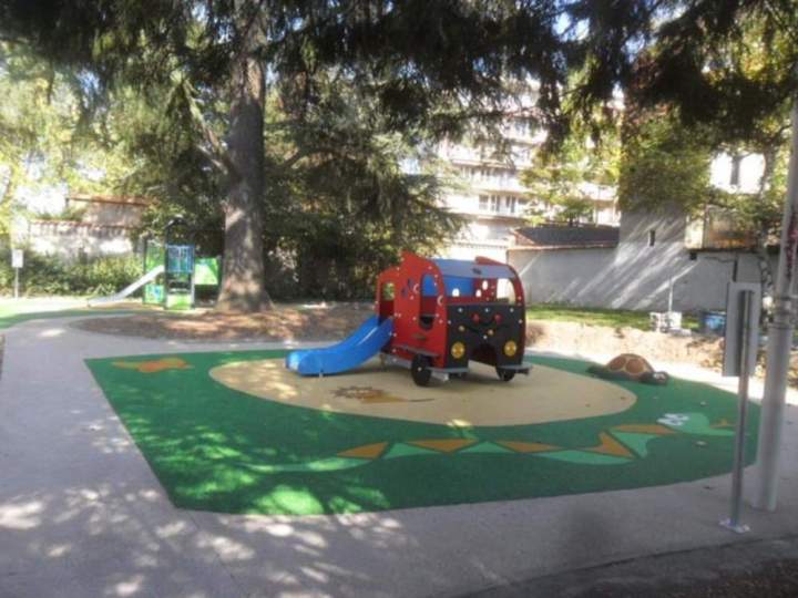 Vérification de la sécurité des zones ludiques destinées aux enfants